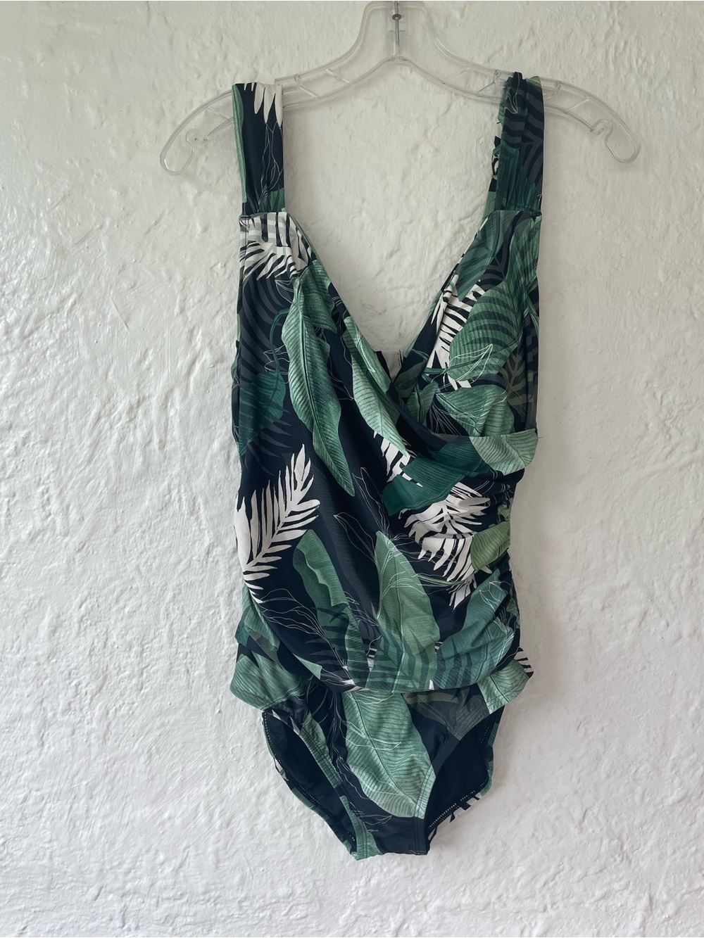 NWT Jantzen green leaf tropical wide strap wrap style one piece swimsuit; size 8